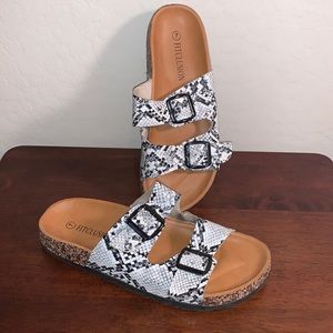 FITCLUSION BRAND NEW SIZE 7 SLIP ON SANDALS